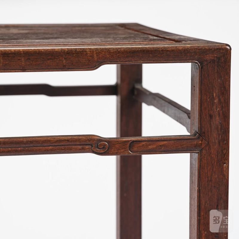 A hardwood table, - 图7